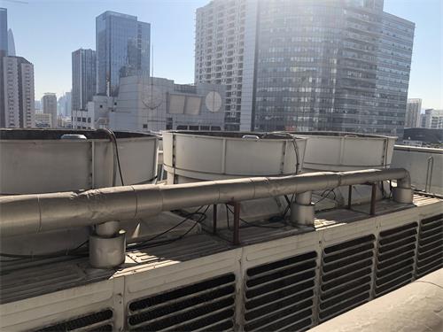 封<a href=http://www.gqsxbw.cn/tags1_0.html target=_blank class=infotextkey>閉式冷卻塔</a>降噪